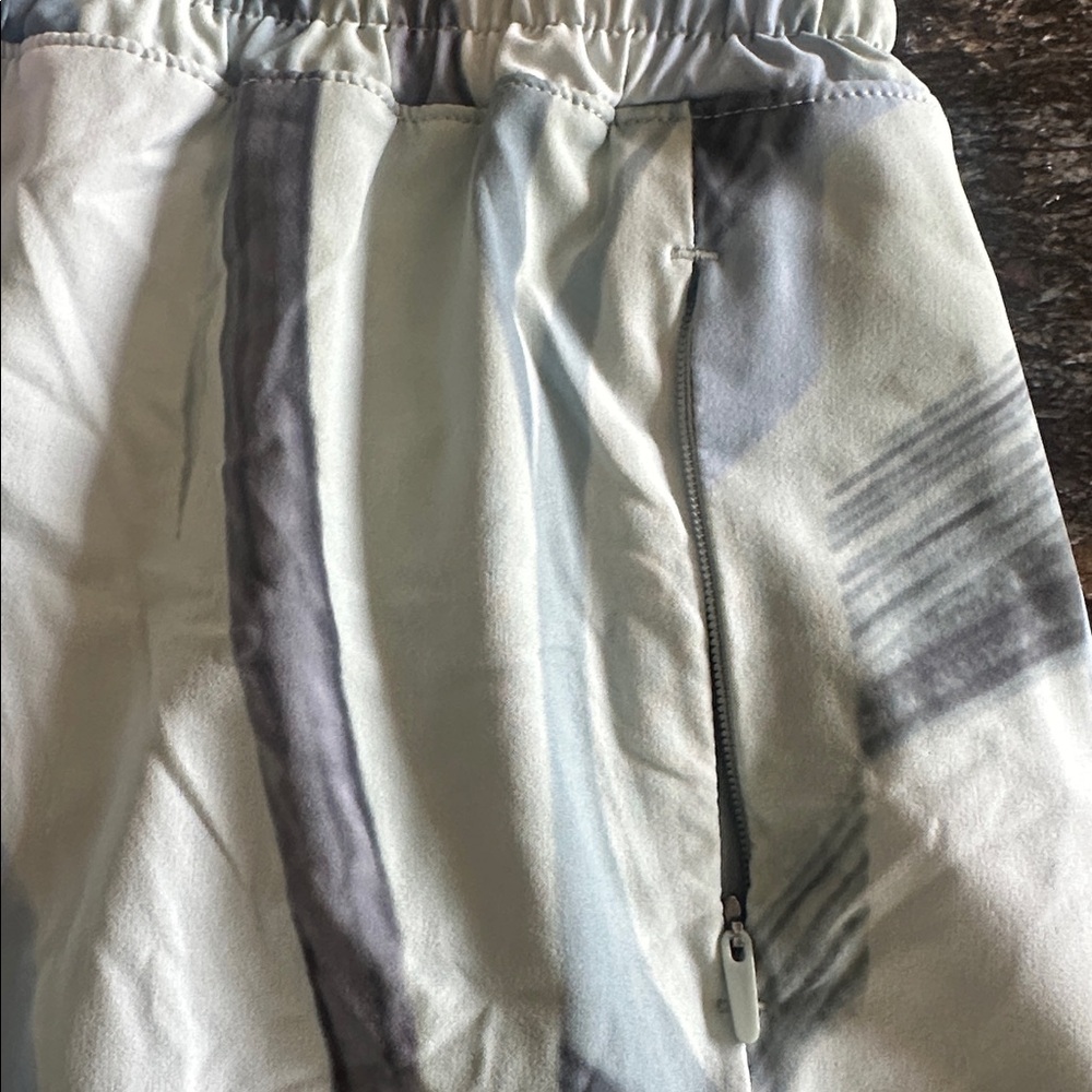 Calia by Carrie Underwood Infinity Run Short - Picture 9 of 16